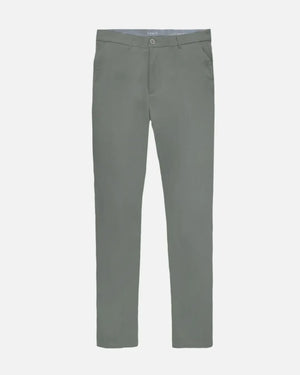Pantalón performance antimanchas Dark Green para hombre marca dante tallaje regular fit foto mockup
